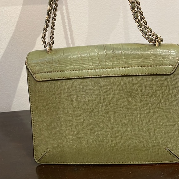 A cute Tory Burch Robinson convertible bag - Picture 4 of 16